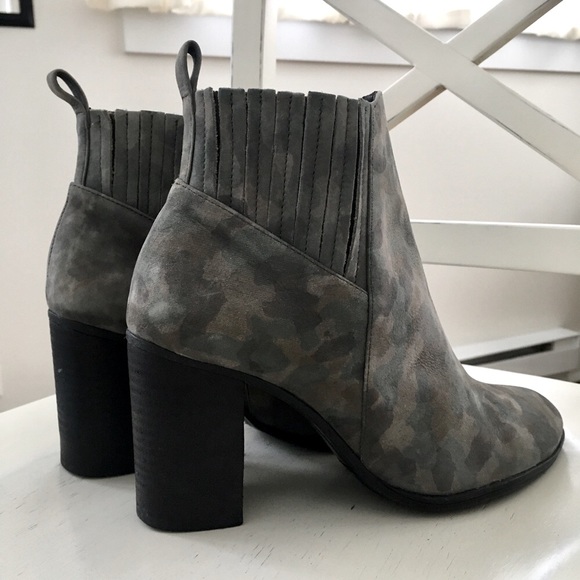 Schutz Camo Ankle Boots Block Heel - Picture 2 of 8